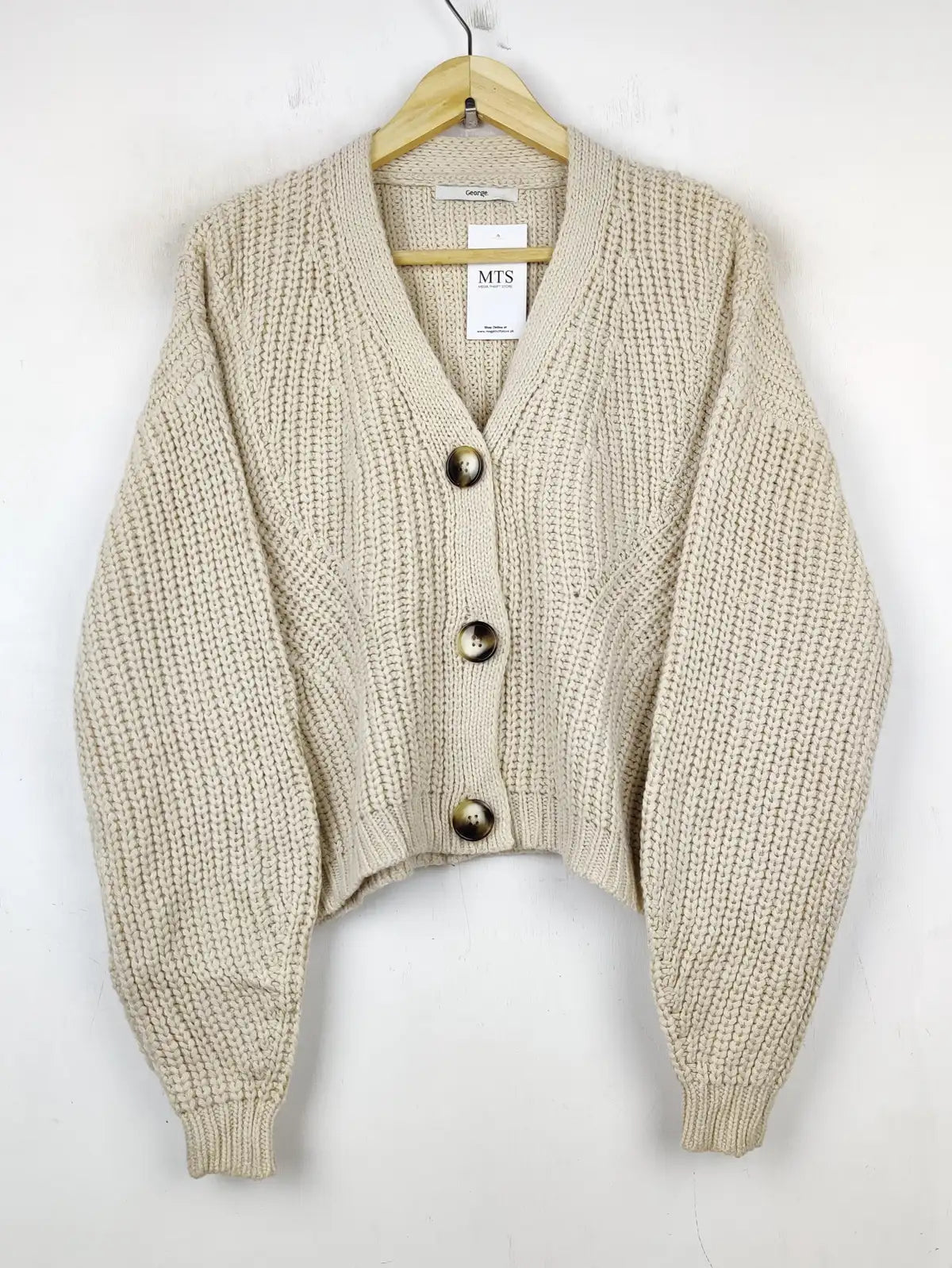 Buy online pre-used pre-loved 100% authentic & Original branded George (LS-9047) available in Pakistan. Top international brands avilable.