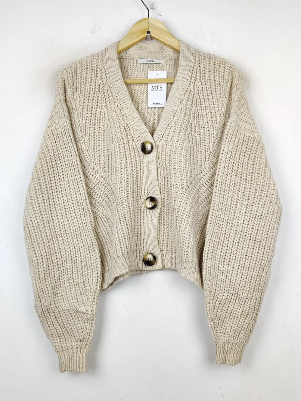 Buy online pre-used pre-loved 100% authentic & Original branded George (LS-9047) available in Pakistan. Top international brands avilable.