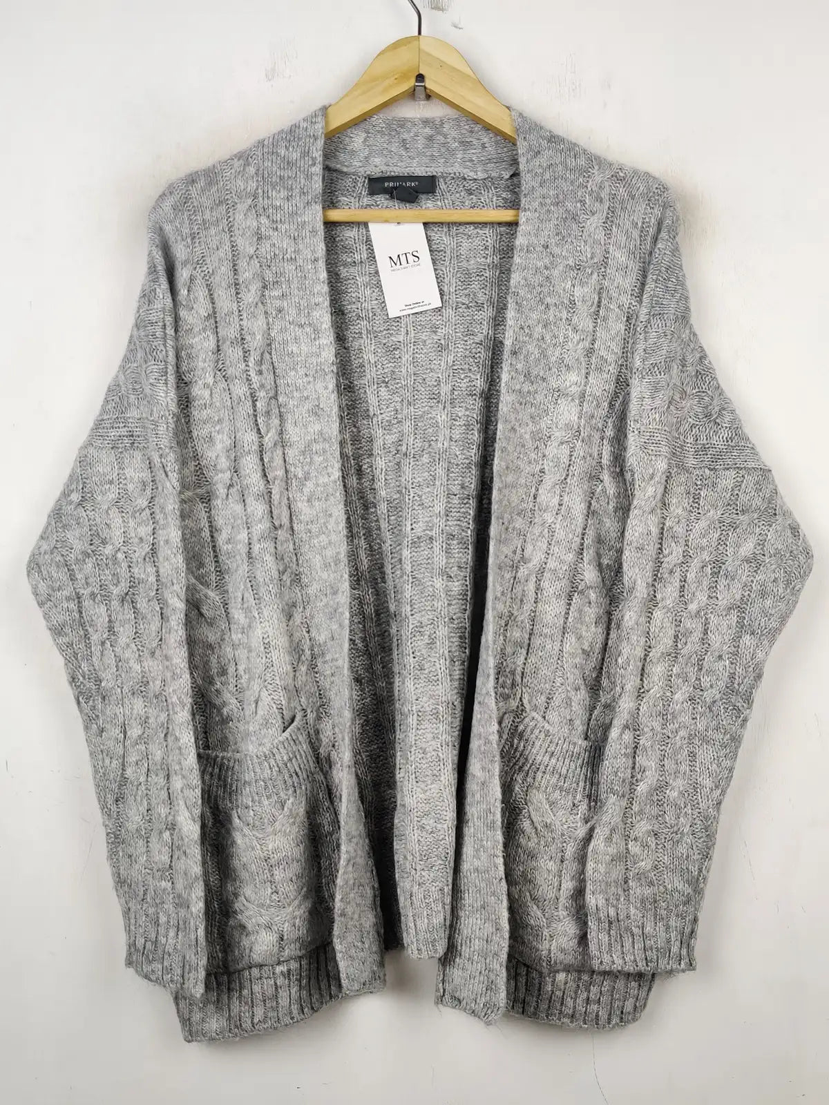 Buy online pre-used pre-loved 100% authentic & Original branded Primark (LS-9057) available in Pakistan. Top international brands avilable.