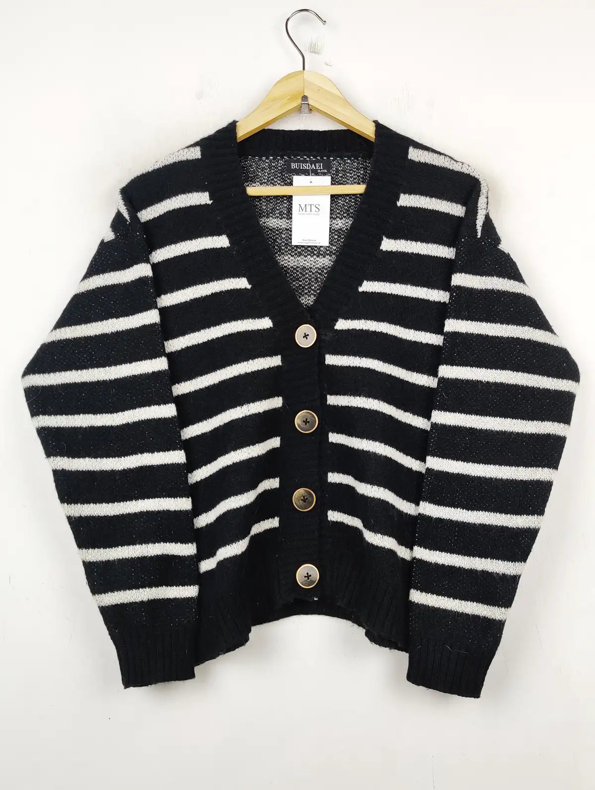 Buy online pre-used pre-loved 100% authentic & Original branded Buisdafi (LS-9072) available in Pakistan. Top international brands avilable.