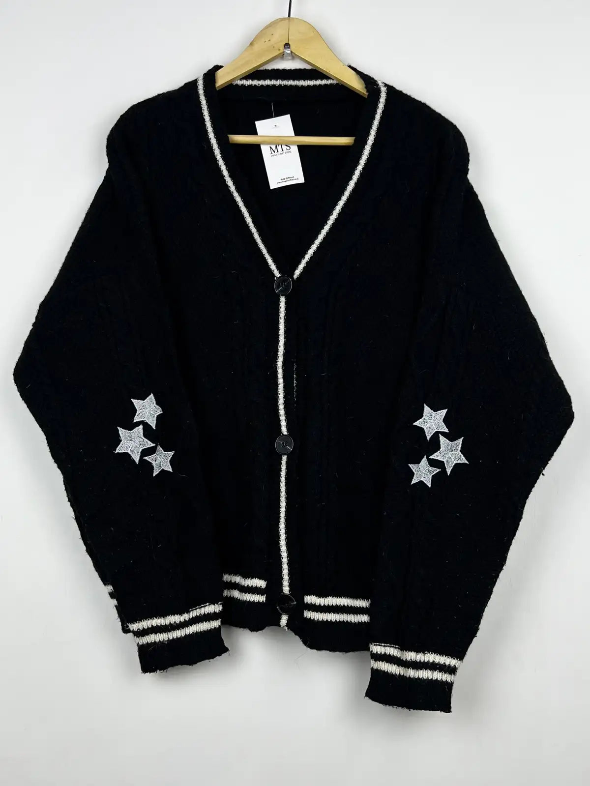 Buy online pre-used pre-loved 100% authentic & Original branded Unknown Brand (LS-9427) available in Pakistan. Top international brands avilable.