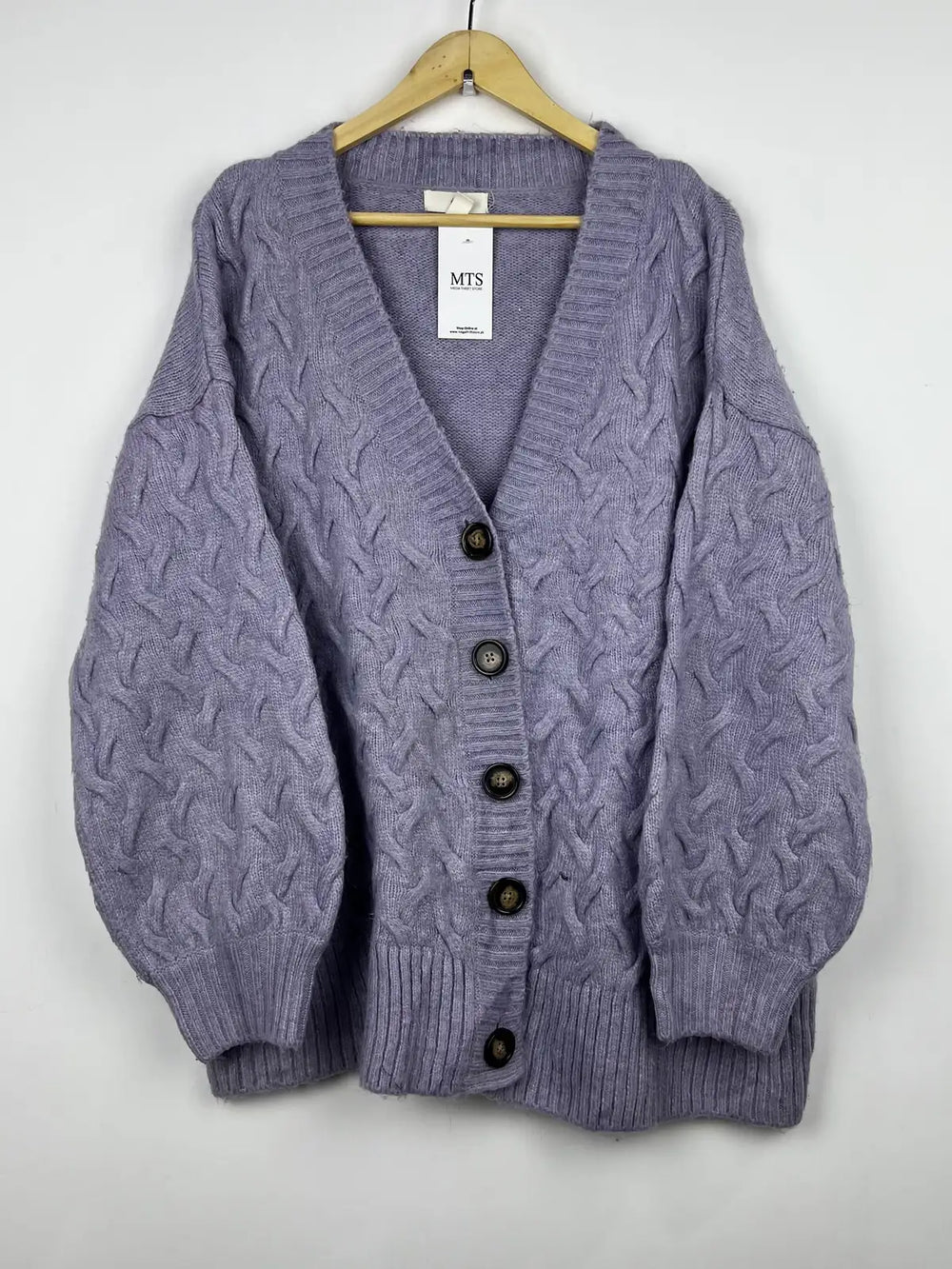 Buy online pre-used pre-loved 100% authentic & Original branded H&M (LS-9467) available in Pakistan. Top international brands avilable.