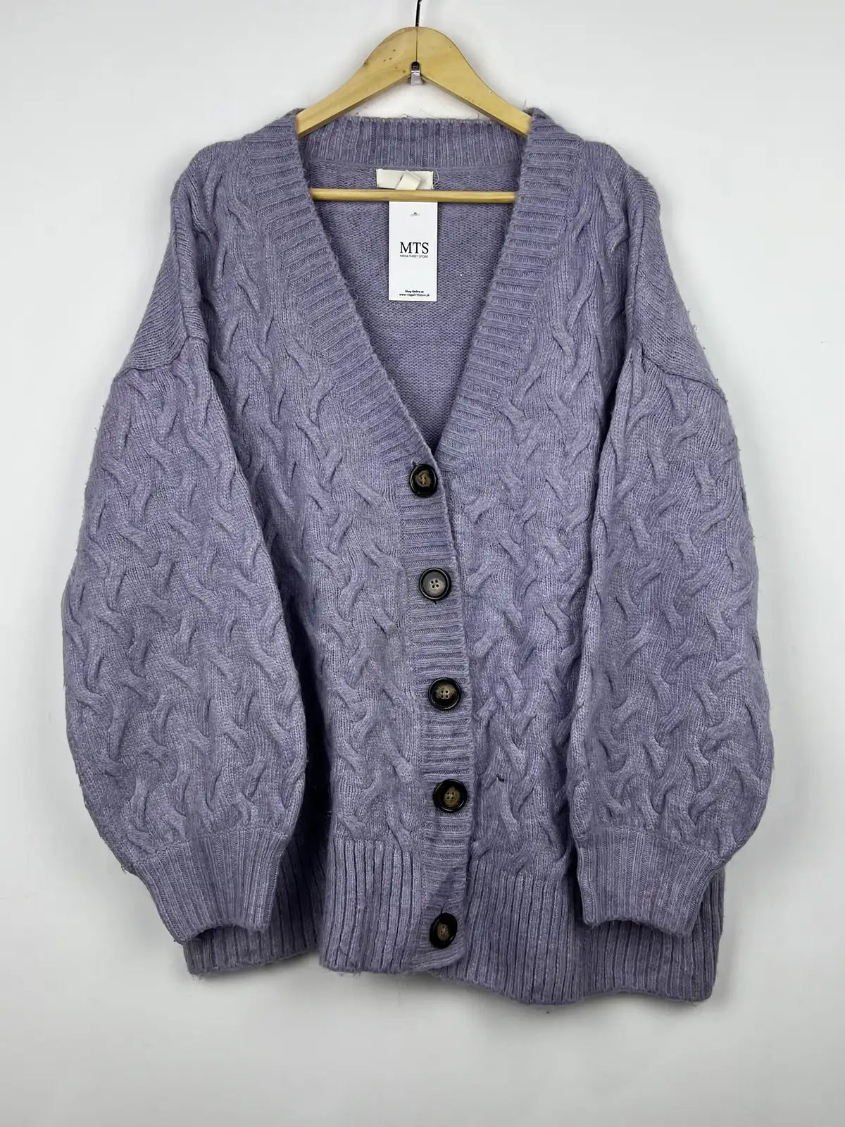 Buy online pre-used pre-loved 100% authentic & Original branded H&M (LS-9467) available in Pakistan. Top international brands avilable.