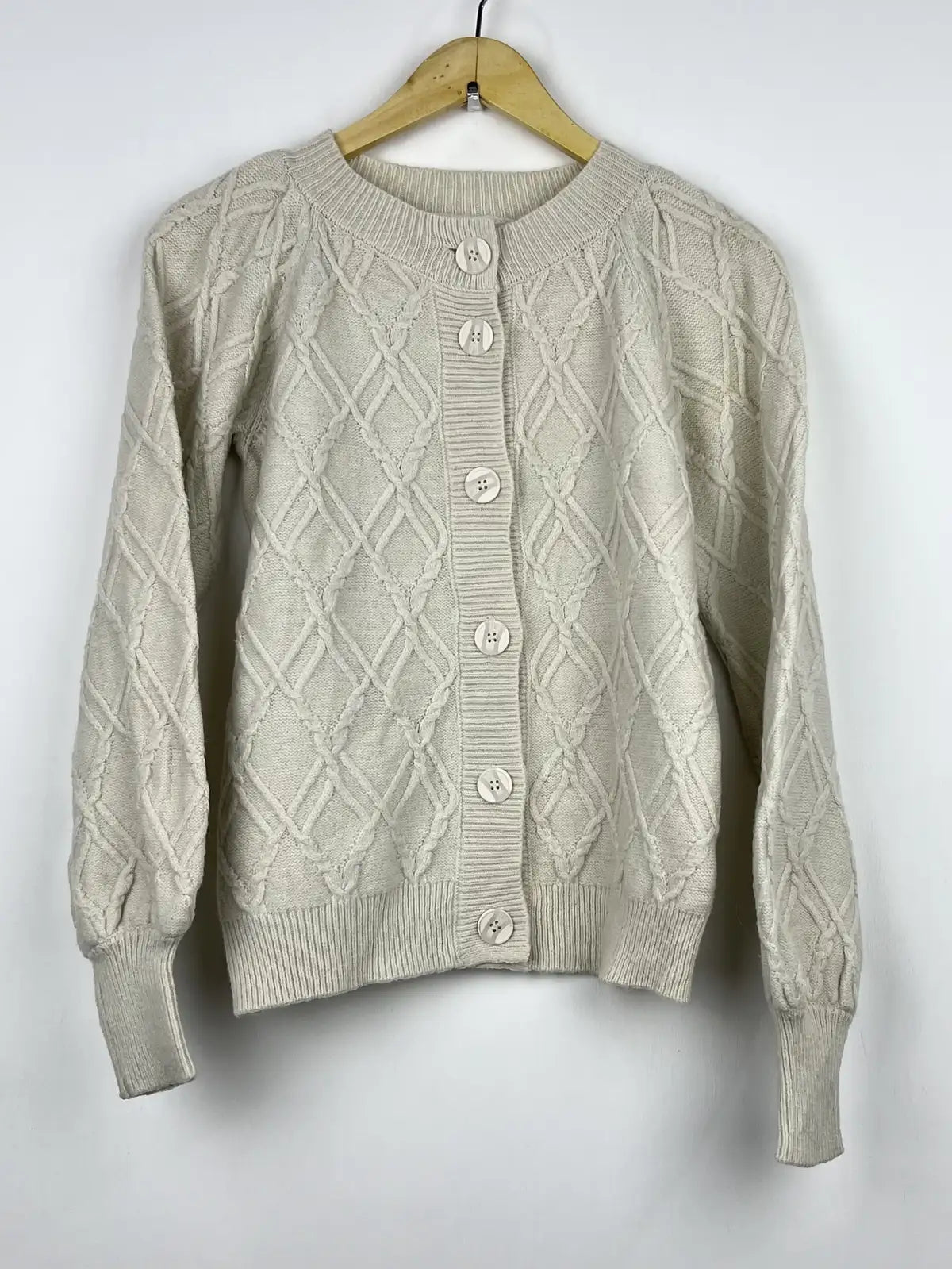 Buy online pre-used pre-loved 100% authentic & Original branded Gallery (LS-9470) available in Pakistan. Top international brands avilable.