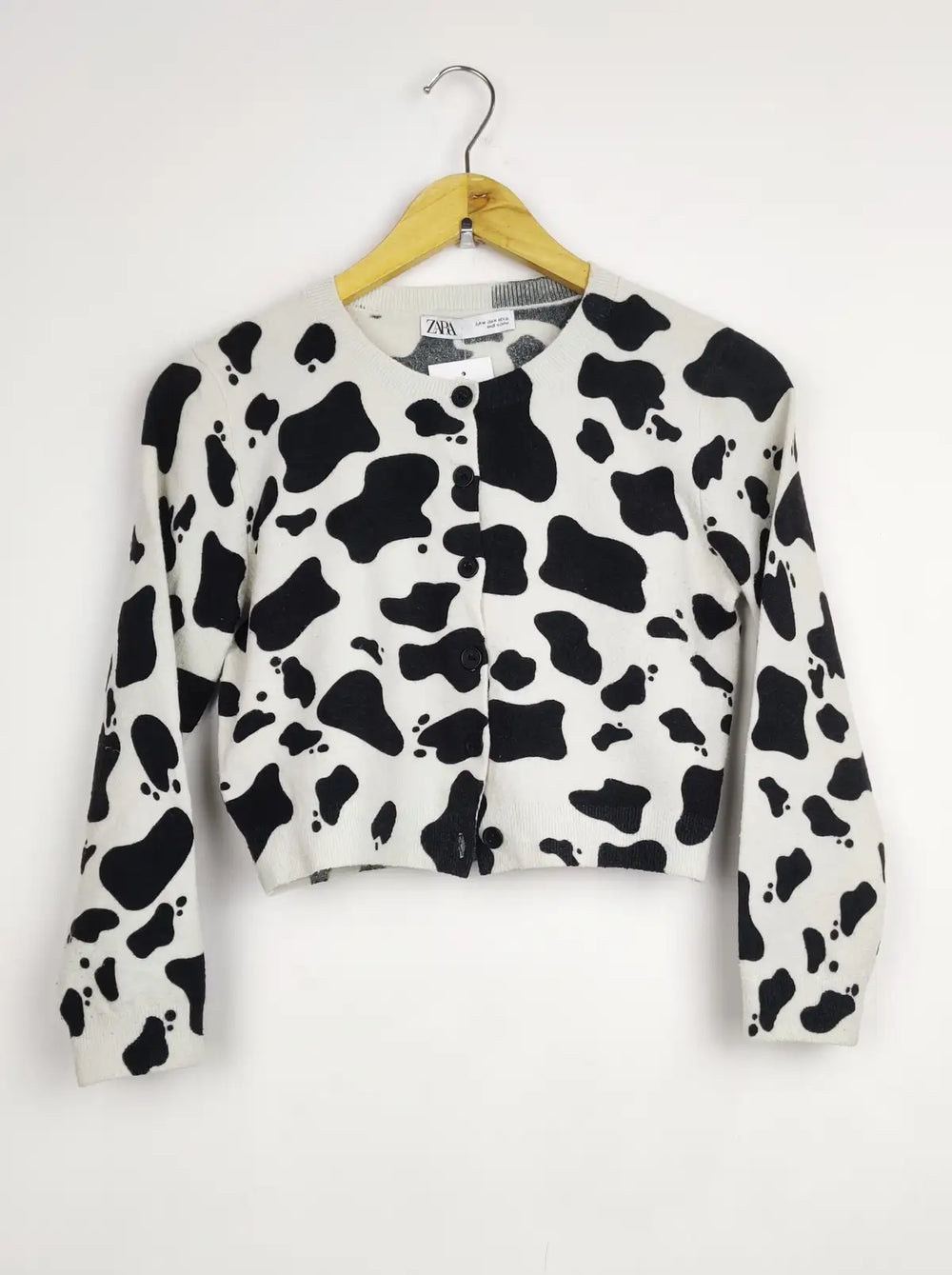 Buy online pre-used pre-loved 100% authentic & Original branded Zara (LS-9477) available in Pakistan. Top international brands avilable.