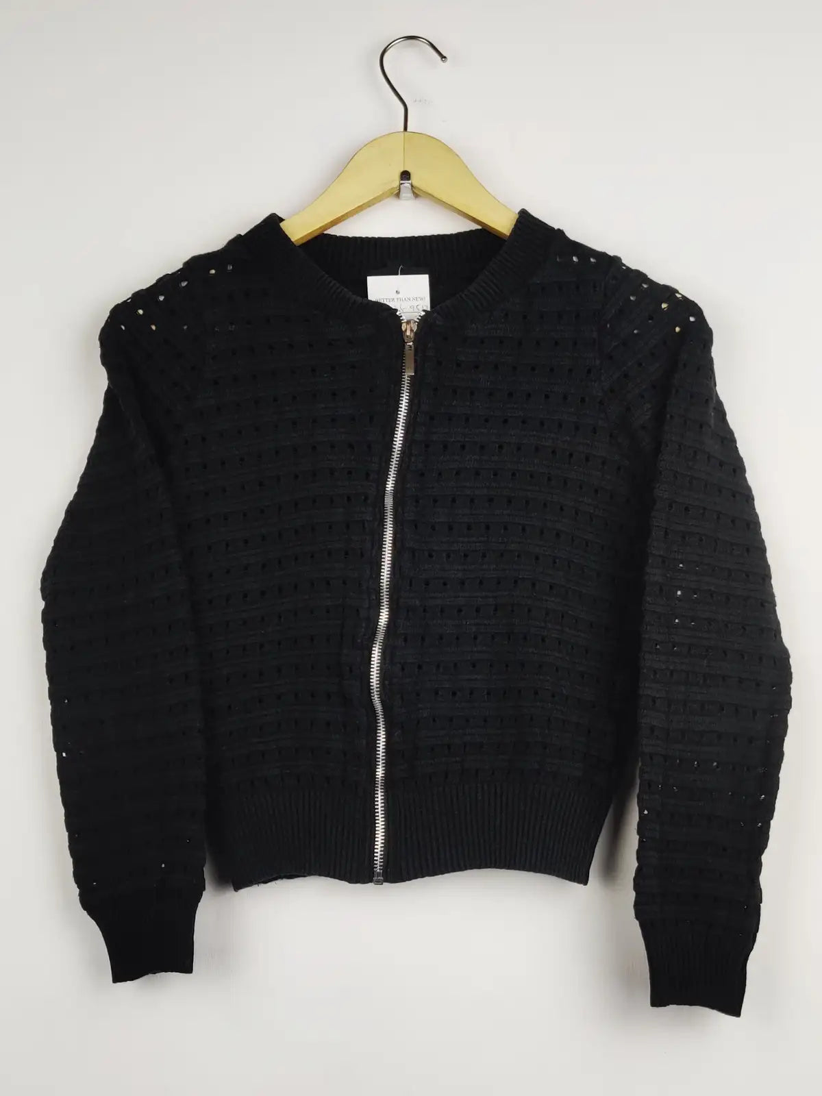 Buy online pre-used pre-loved 100% authentic & Original branded Atmosphere (LS-9517) available in Pakistan. Top international brands avilable.