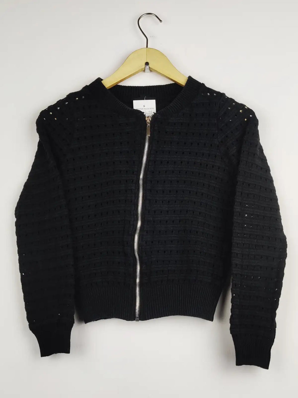 Buy online pre-used pre-loved 100% authentic & Original branded Atmosphere (LS-9517) available in Pakistan. Top international brands avilable.