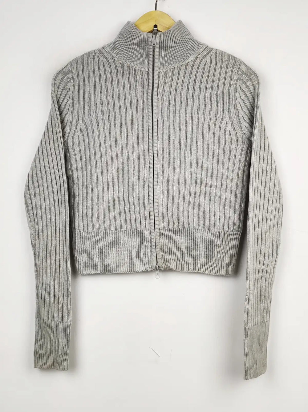 Buy online pre-used pre-loved 100% authentic & Original branded H&M (LS-9579) available in Pakistan. Top international brands avilable.