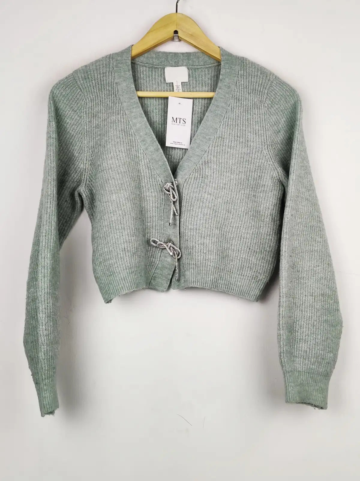 Buy online pre-used pre-loved 100% authentic & Original branded H&M (LS-9607) available in Pakistan. Top international brands avilable.