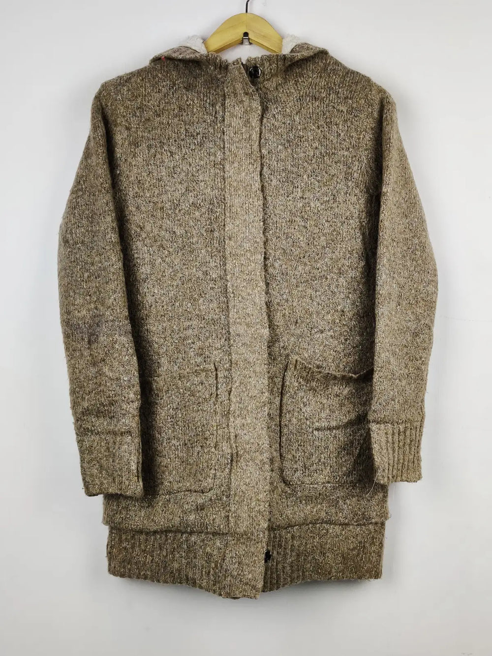 Buy online pre-used pre-loved 100% authentic & Original branded Papaya (LS-9616) available in Pakistan. Top international brands avilable.