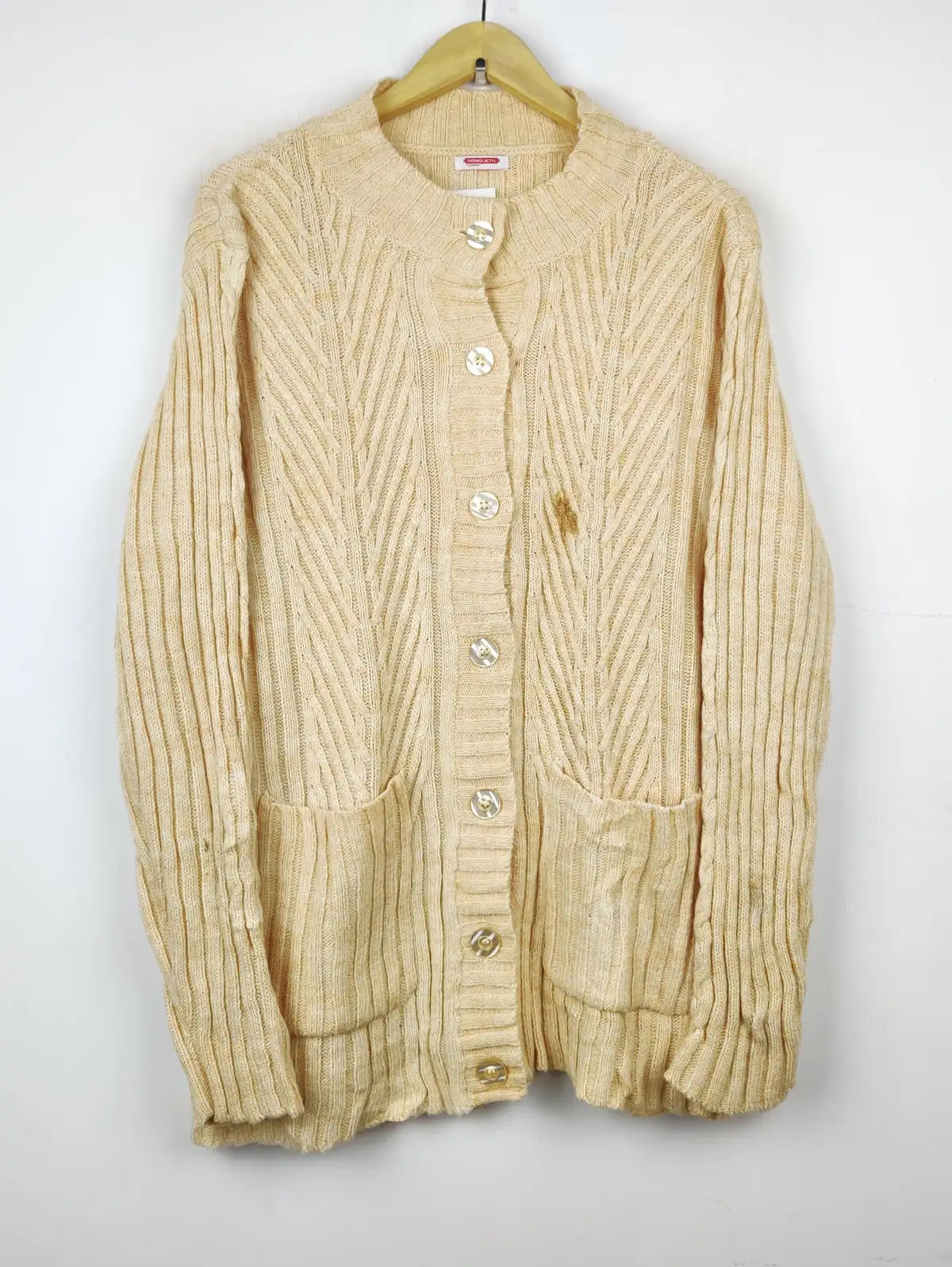 Buy online pre-used pre-loved 100% authentic & Original branded Damart (LS-9727) available in Pakistan. Top international brands avilable.