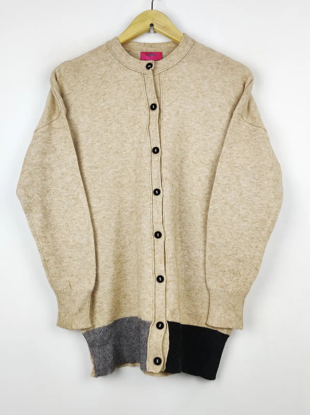 Buy online pre-used pre-loved 100% authentic & Original branded Mdrn (LS-9741) available in Pakistan. Top international brands avilable.