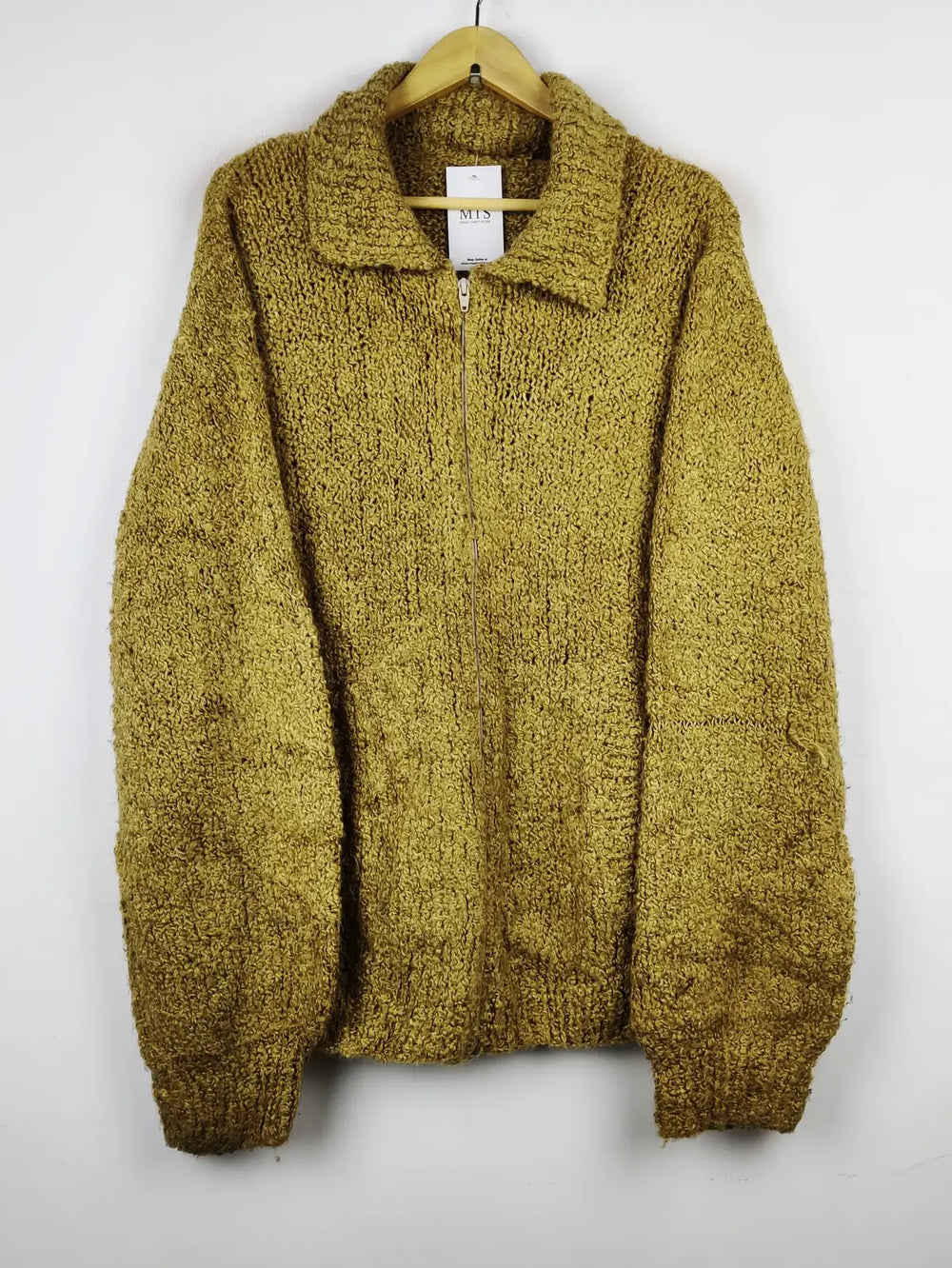 Buy online pre-used pre-loved 100% authentic & Original branded Unknown Brand (LS-9904) available in Pakistan. Top international brands avilable.