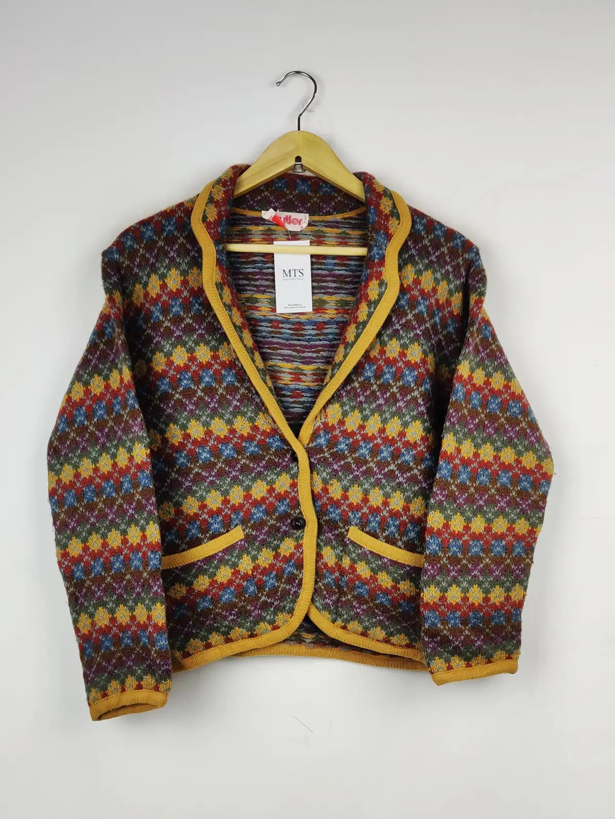 Buy online pre-used pre-loved 100% authentic & Original branded Beutler (LS-9985) available in Pakistan. Top international brands avilable.