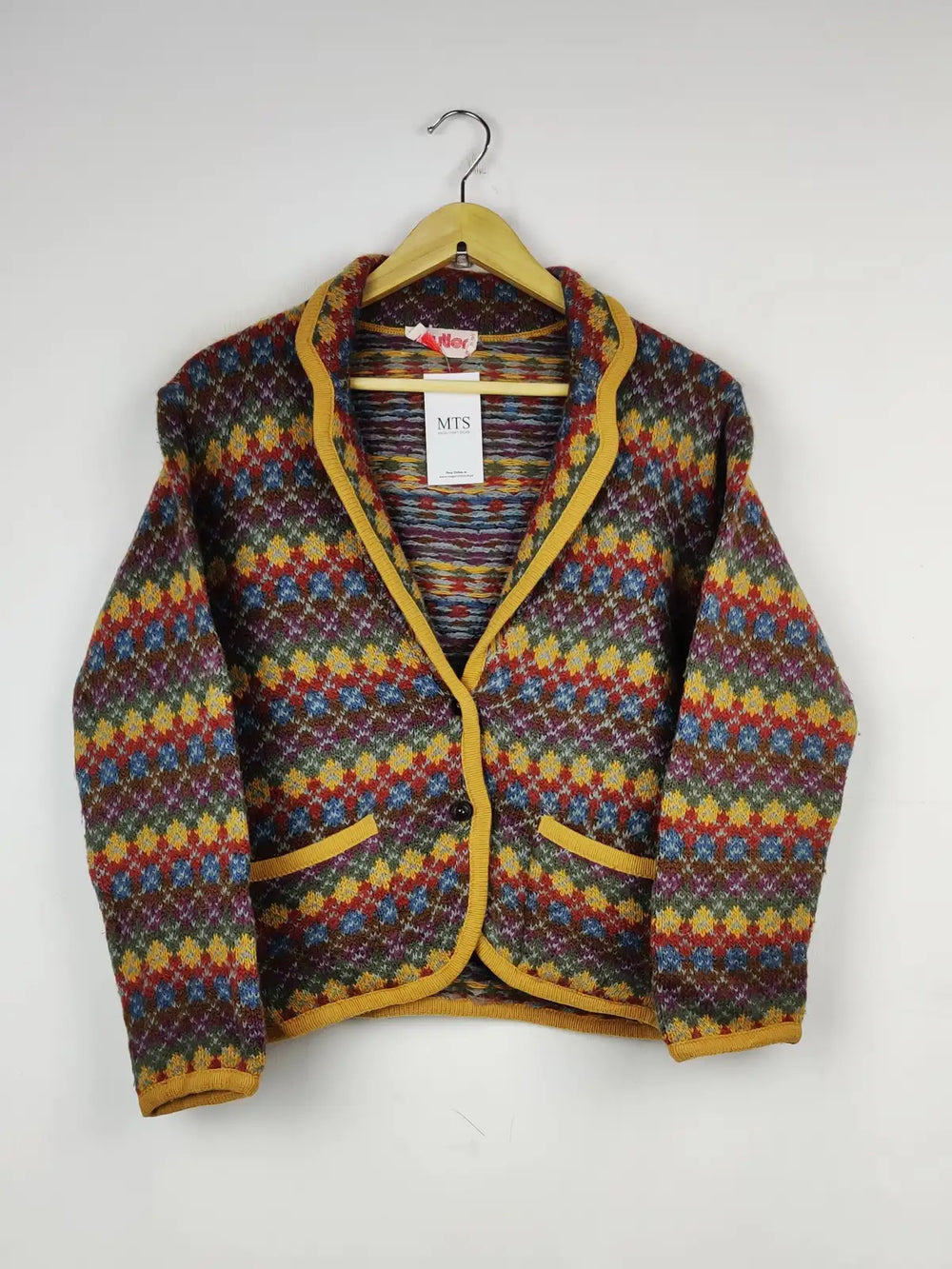 Buy online pre-used pre-loved 100% authentic & Original branded Beutler (LS-9985) available in Pakistan. Top international brands avilable.