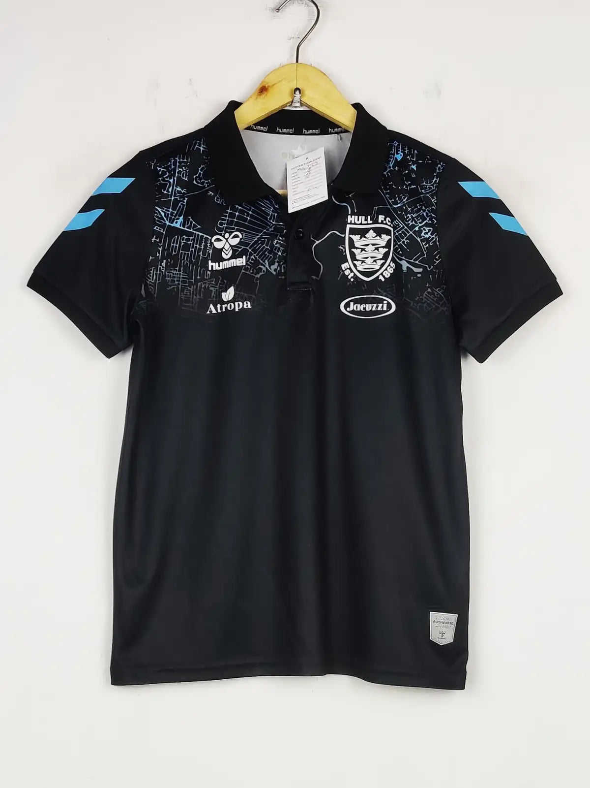 Buy online pre-used pre-loved 100% authentic & Original branded Hummel (MA-223) available in Pakistan. Top international brands avilable.