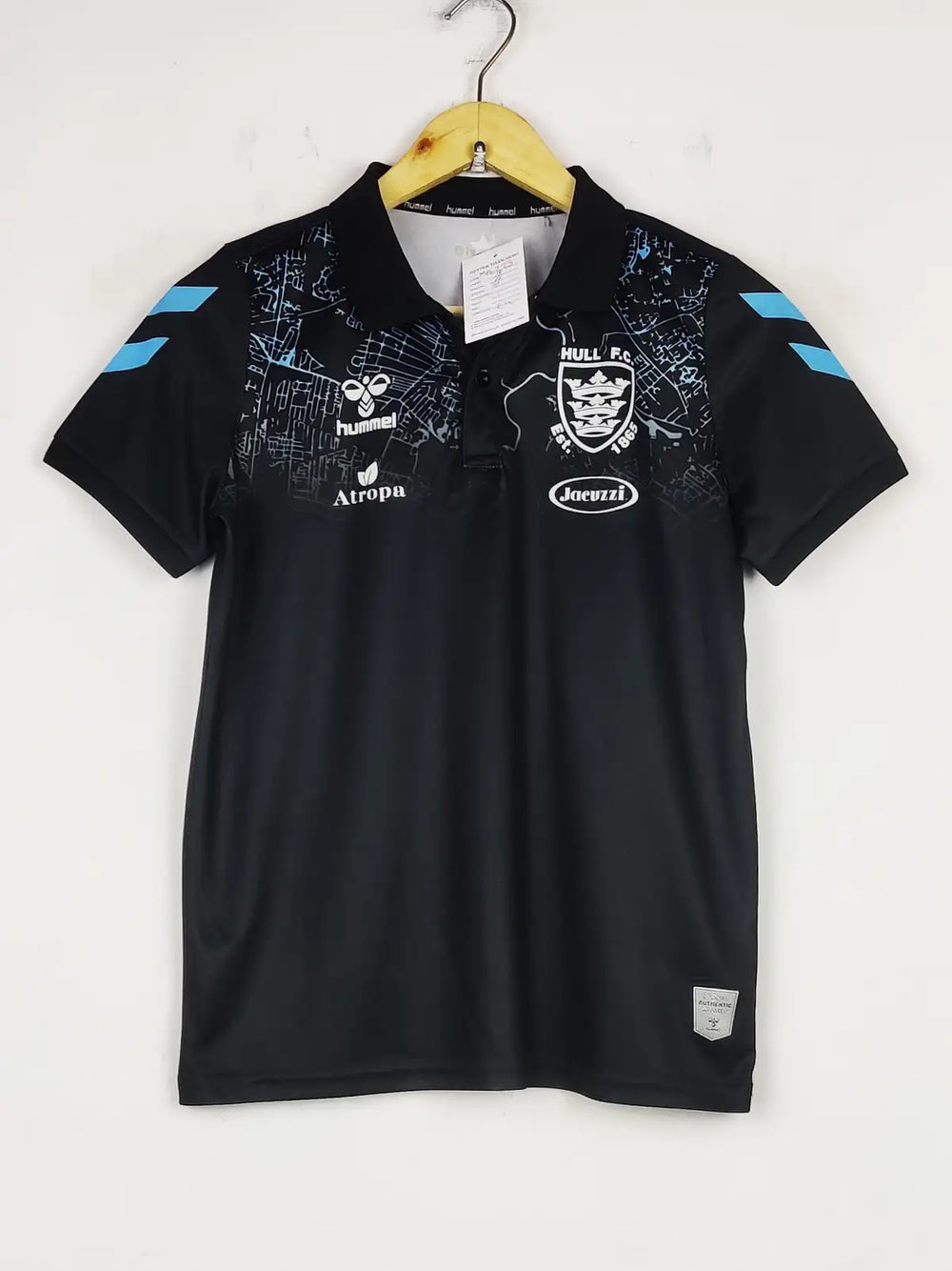 Buy online pre-used pre-loved 100% authentic & Original branded Hummel (MA-223) available in Pakistan. Top international brands avilable.
