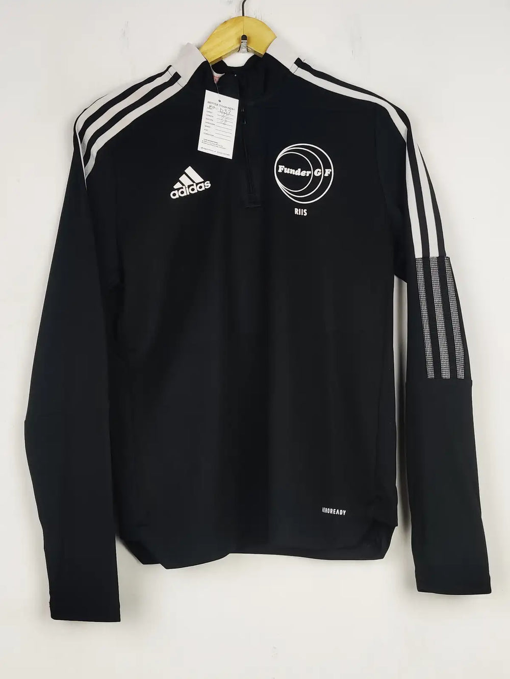 Buy online pre-used pre-loved 100% authentic & Original branded Adidas (MA-632) available in Pakistan. Top international brands avilable.