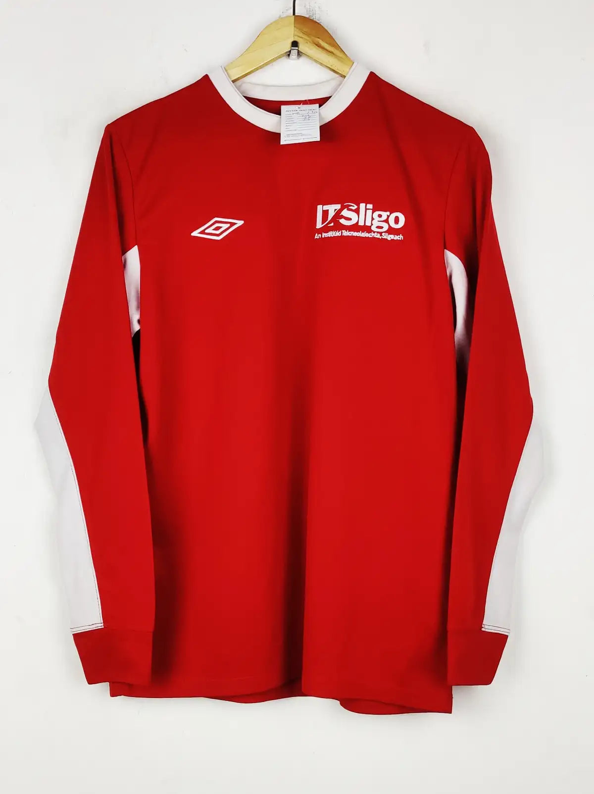 Buy online pre-used pre-loved 100% authentic & Original branded Umbro (MA-770) available in Pakistan. Top international brands avilable.