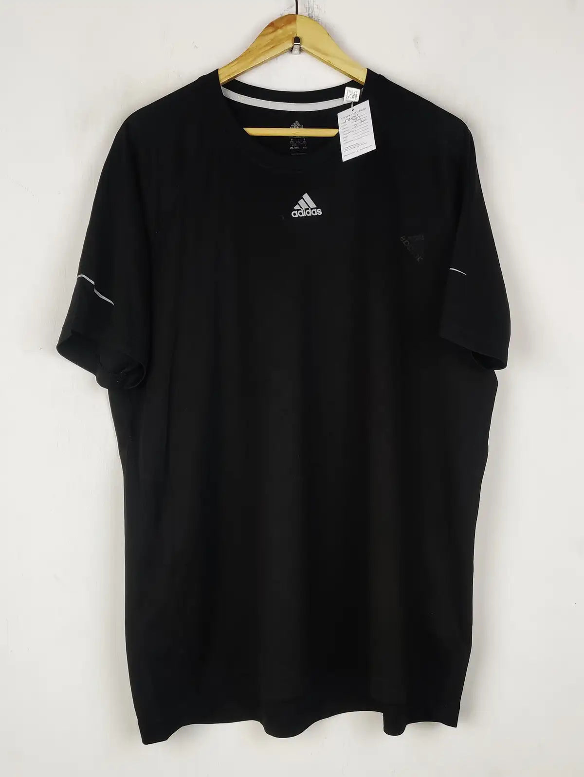 Buy online pre-used pre-loved 100% authentic & Original branded A.D.I.D.A.S (MA-811) available in Pakistan. Top international brands avilable.