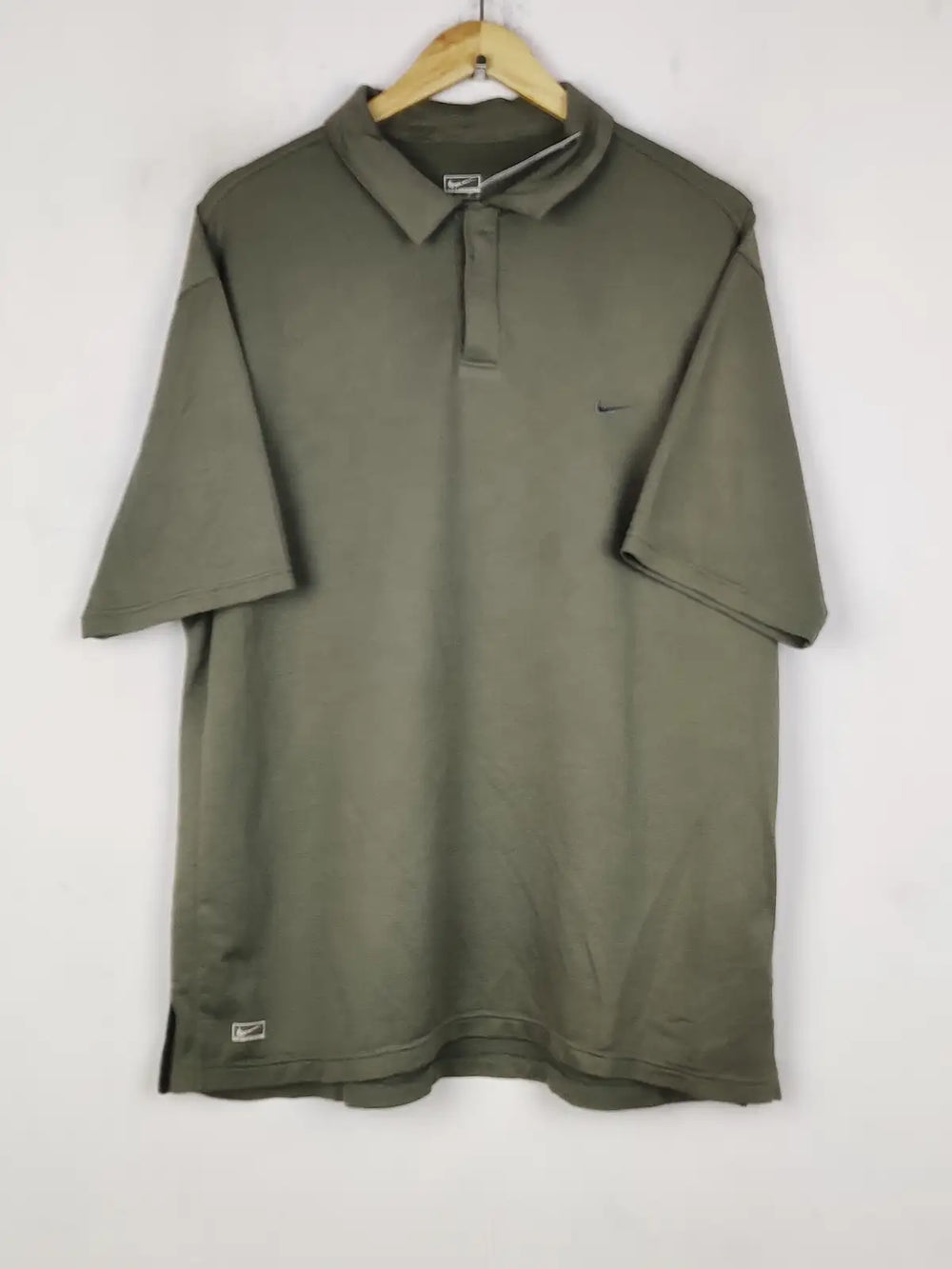 Buy online pre-used pre-loved 100% authentic & Original branded N.I.K.E (MA-854) available in Pakistan. Top international brands avilable.