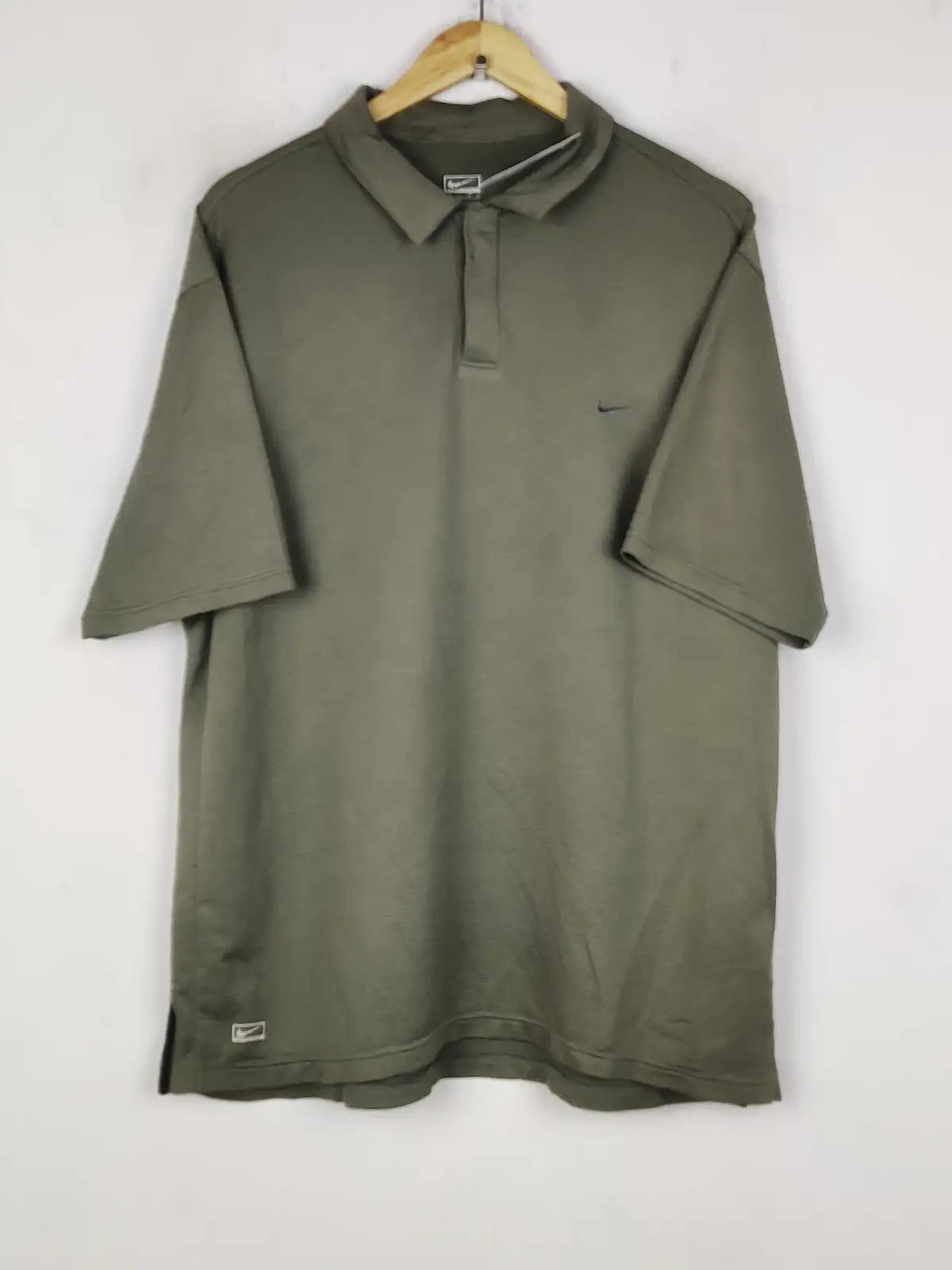 Buy online pre-used pre-loved 100% authentic & Original branded N.I.K.E (MA-854) available in Pakistan. Top international brands avilable.