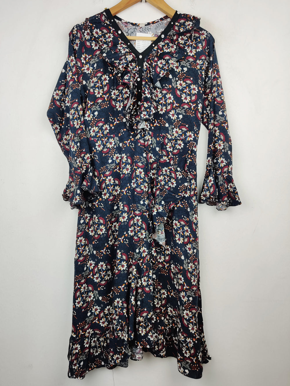 Buy online pre-used pre-loved 100% authentic & Original branded Unknown Brand (MF-05) available in Pakistan. Top international brands avilable.