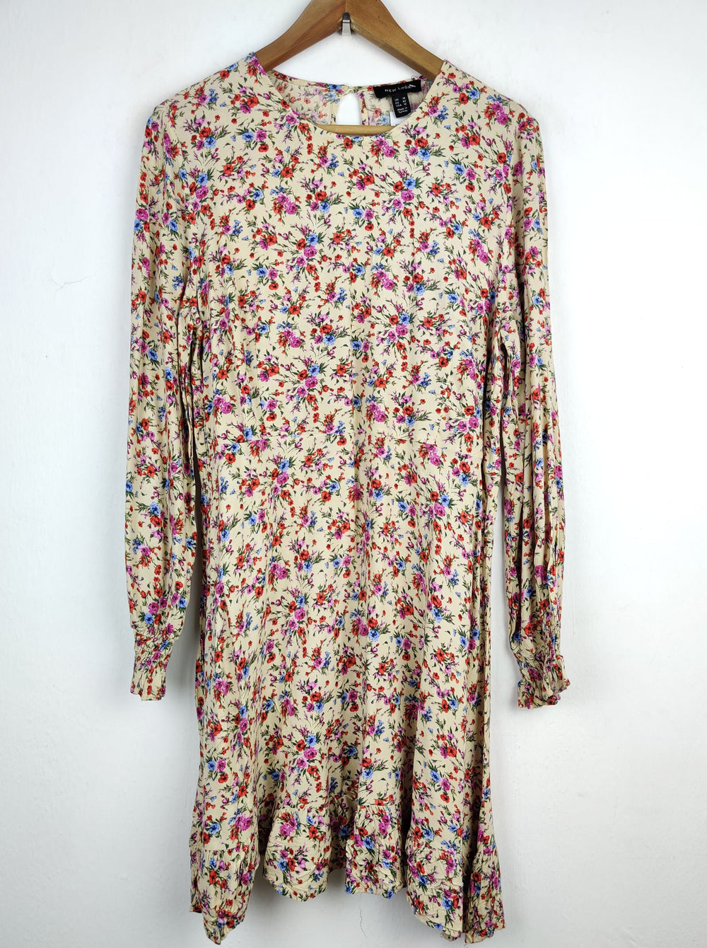 Buy online pre-used pre-loved 100% authentic & Original branded New Look (MF-1001) available in Pakistan. Top international brands avilable.