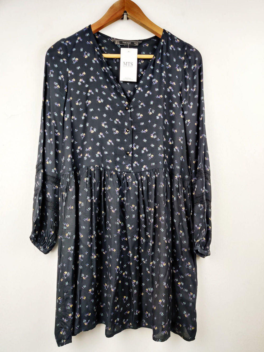 Buy online pre-used pre-loved 100% authentic & Original branded Zara (MF-1015) available in Pakistan. Top international brands avilable.