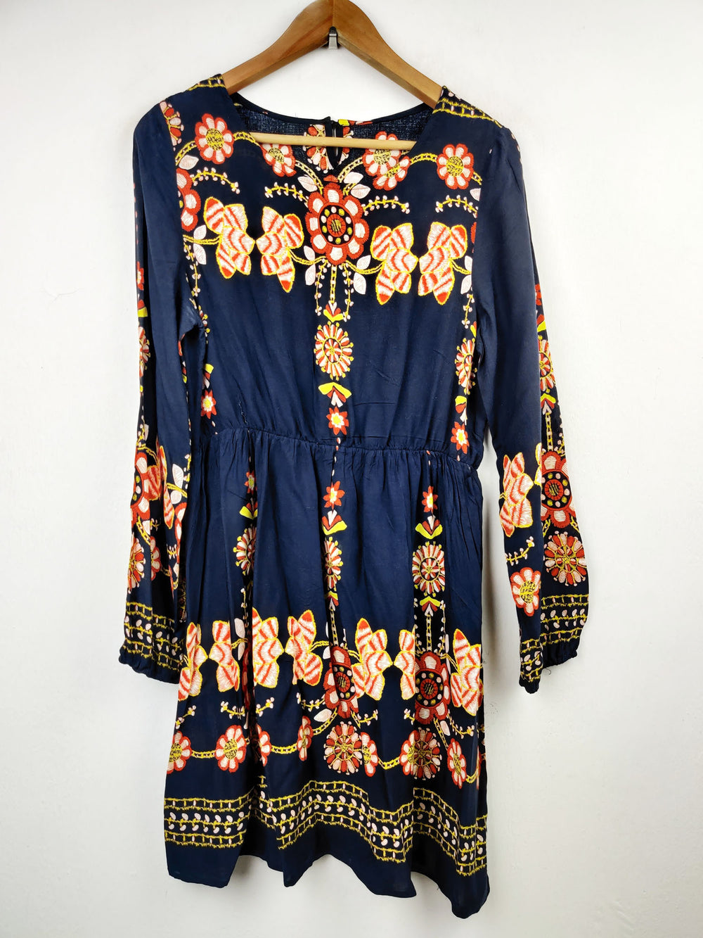 Buy online pre-used pre-loved 100% authentic & Original branded Unknown Brand (MF-1068) available in Pakistan. Top international brands avilable.