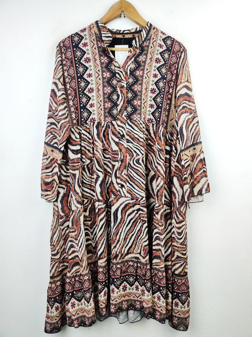 Buy online pre-used pre-loved 100% authentic & Original branded Unknown Brand (MF-1069) available in Pakistan. Top international brands avilable.