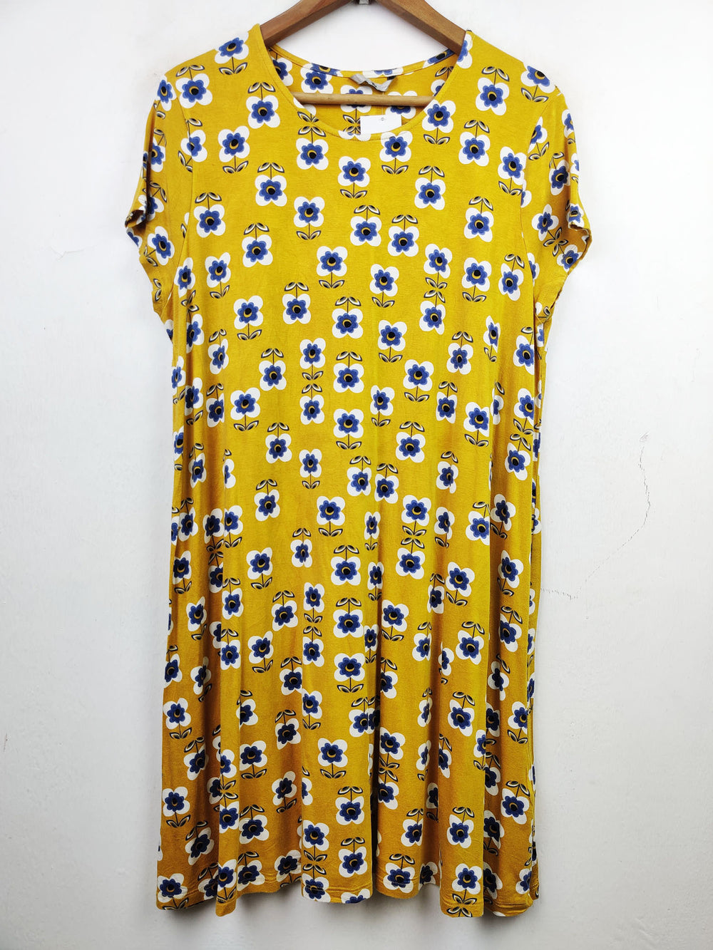 Buy online pre-used pre-loved 100% authentic & Original branded Tu (MF-1119) available in Pakistan. Top international brands avilable.