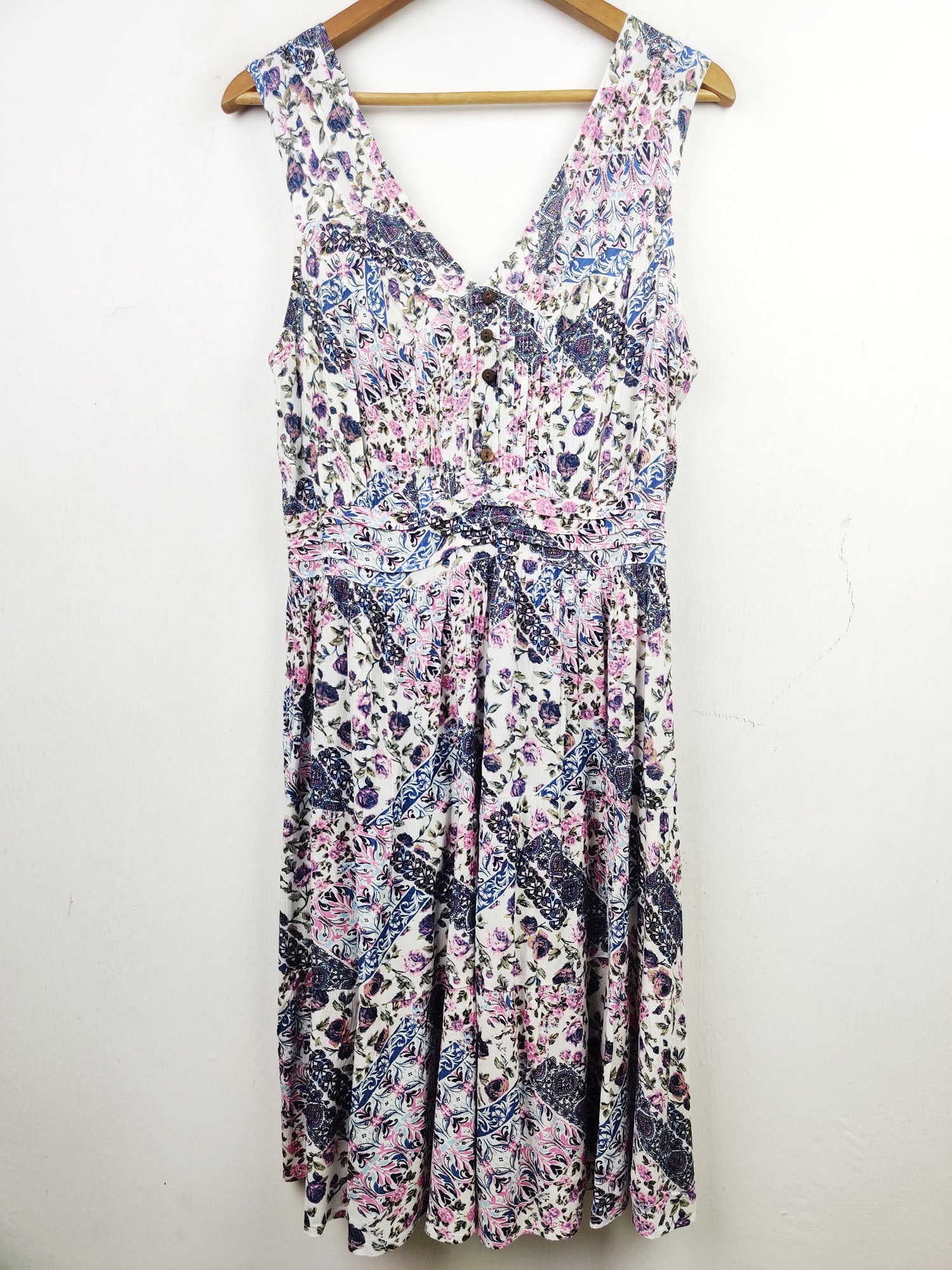 Buy online pre-used pre-loved 100% authentic & Original branded Cotton Traders (MF-1125) available in Pakistan. Top international brands avilable.