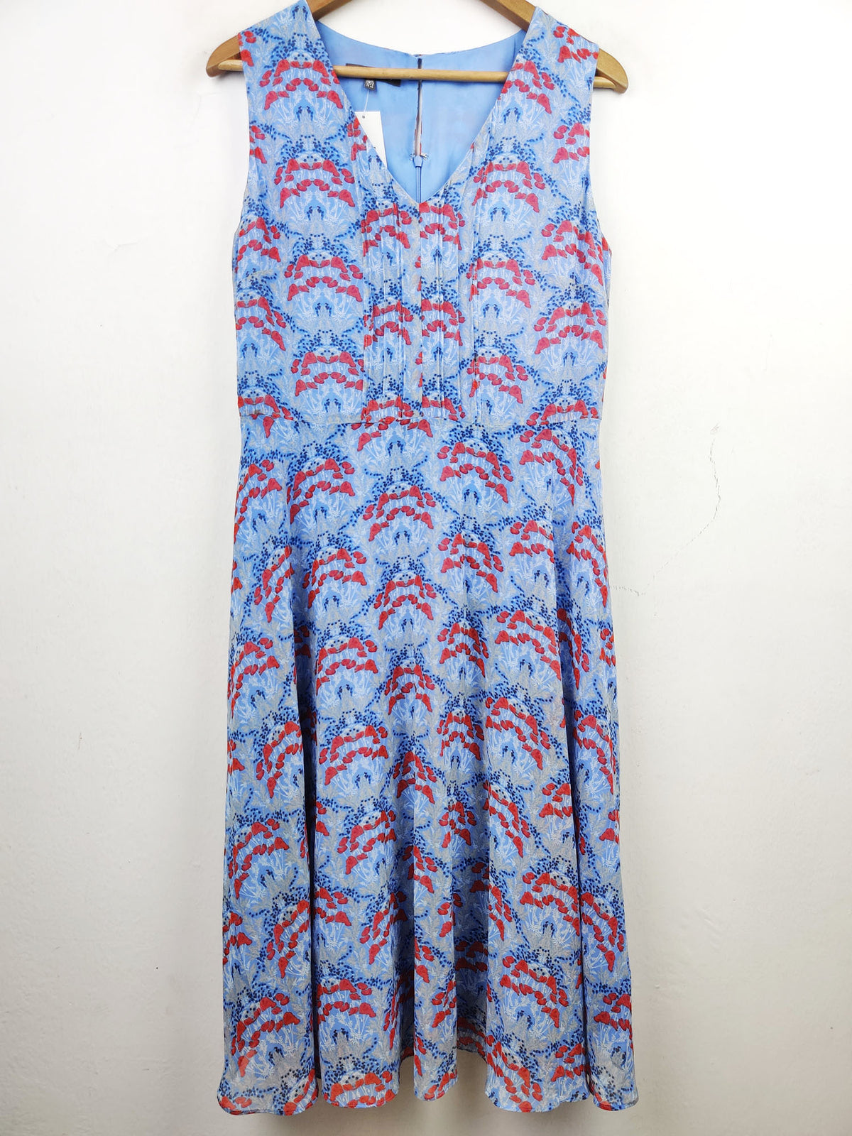 Buy online pre-used pre-loved 100% authentic & Original branded Laura Ashley (MF-1128) available in Pakistan. Top international brands avilable.