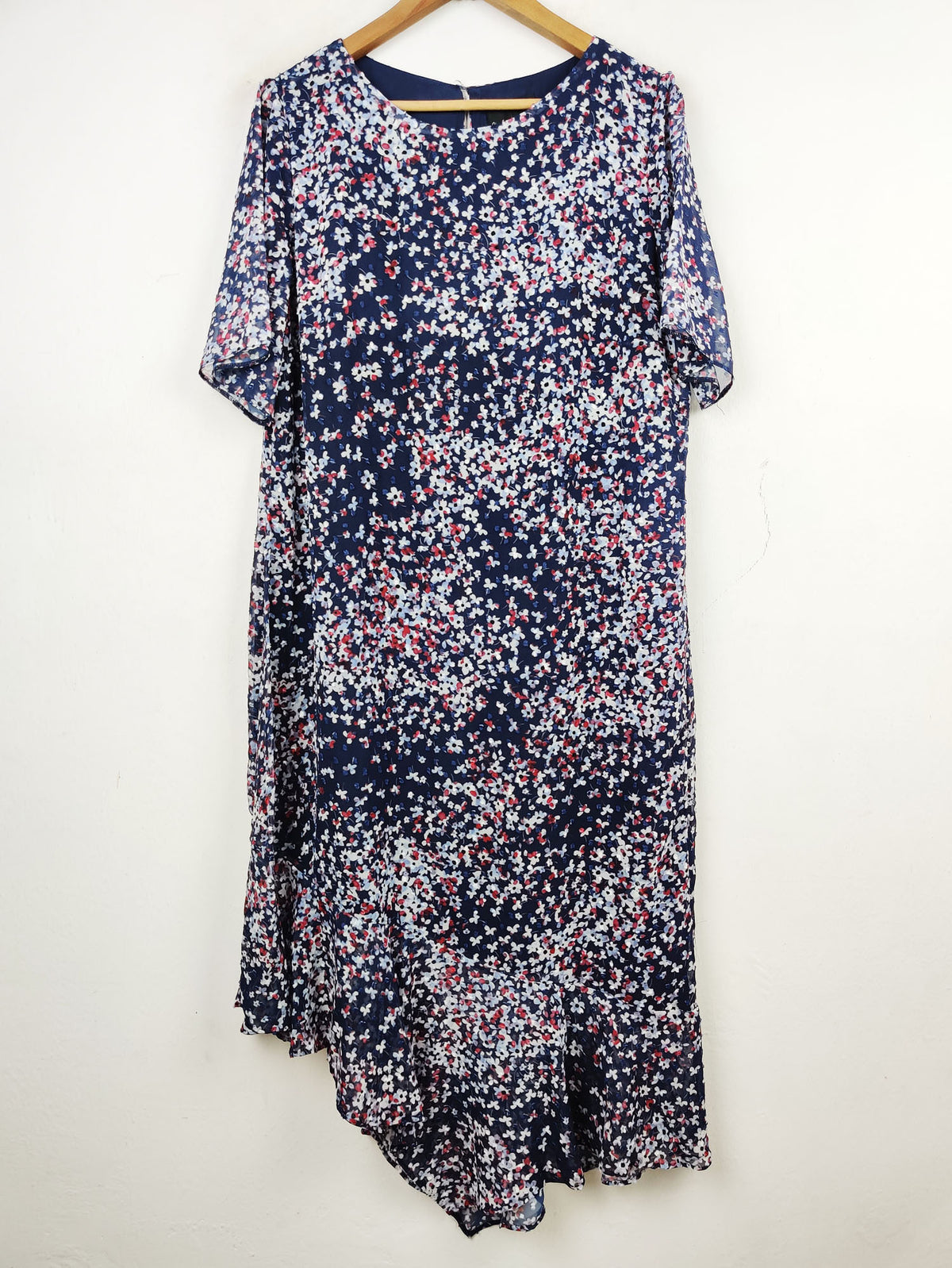Buy online pre-used pre-loved 100% authentic & Original branded Phase Eight (MF-1150) available in Pakistan. Top international brands avilable.