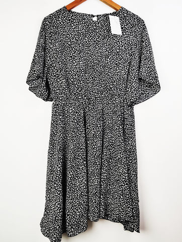 Buy online pre-used pre-loved 100% authentic & Original branded Shein (MF-1329) available in Pakistan. Top international brands avilable.