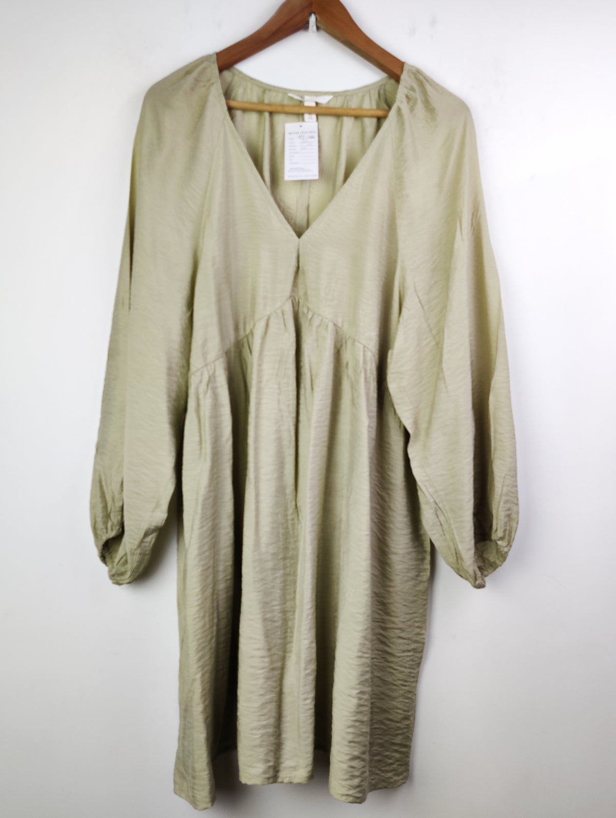 Buy online pre-used pre-loved 100% authentic & Original branded H&M (MF-1366) available in Pakistan. Top international brands avilable.