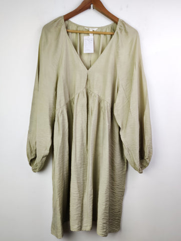 Buy online pre-used pre-loved 100% authentic & Original branded H&M (MF-1366) available in Pakistan. Top international brands avilable.
