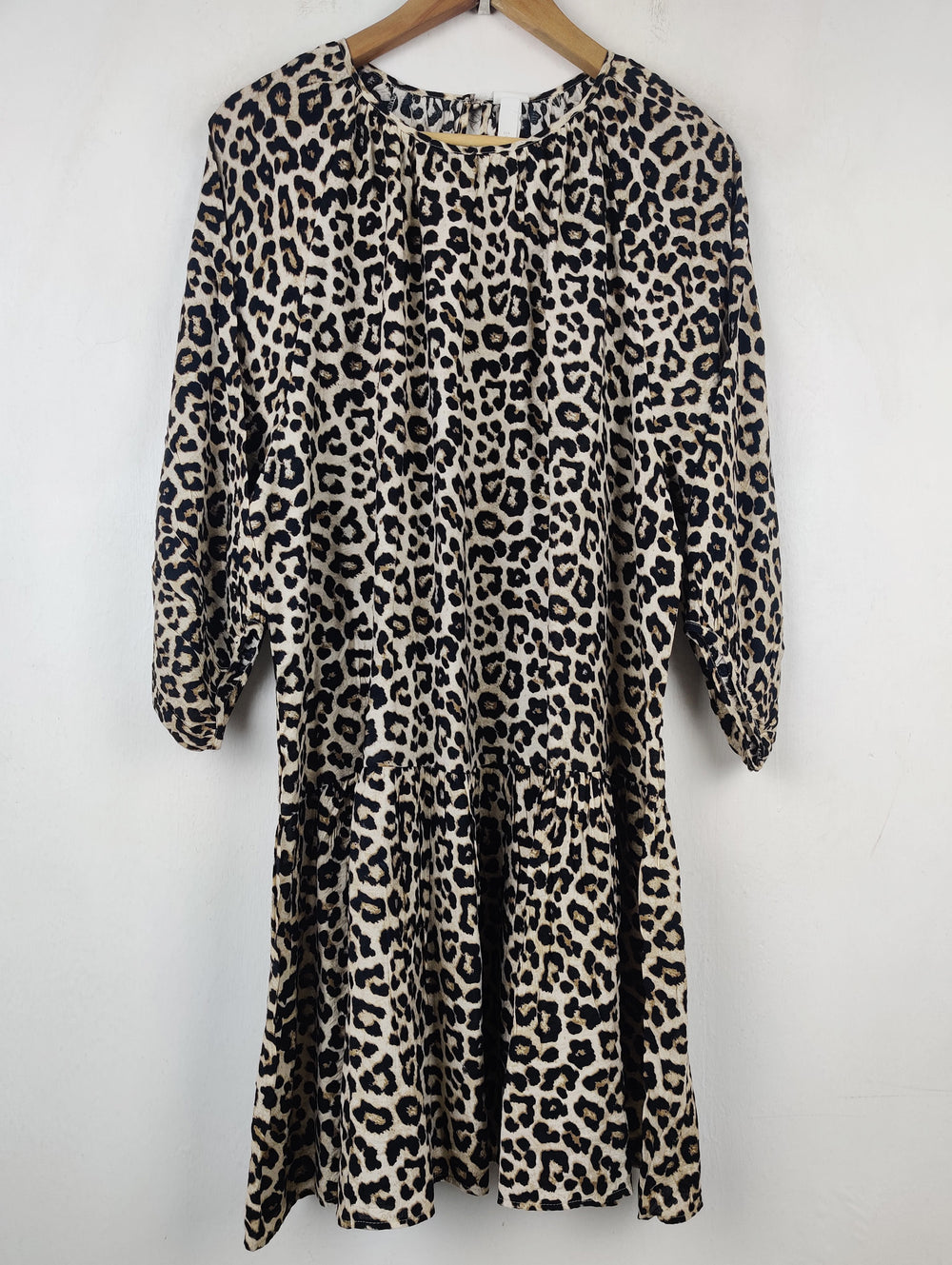 Buy online pre-used pre-loved 100% authentic & Original branded H&M (MF-175) available in Pakistan. Top international brands avilable.