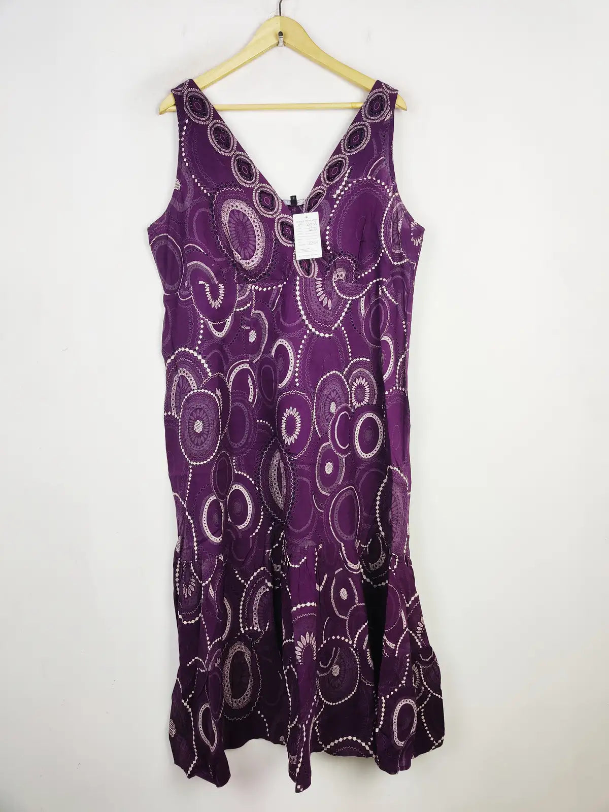 Buy online pre-used pre-loved 100% authentic & Original branded Debenhams (MF-2002) available in Pakistan. Top international brands avilable.
