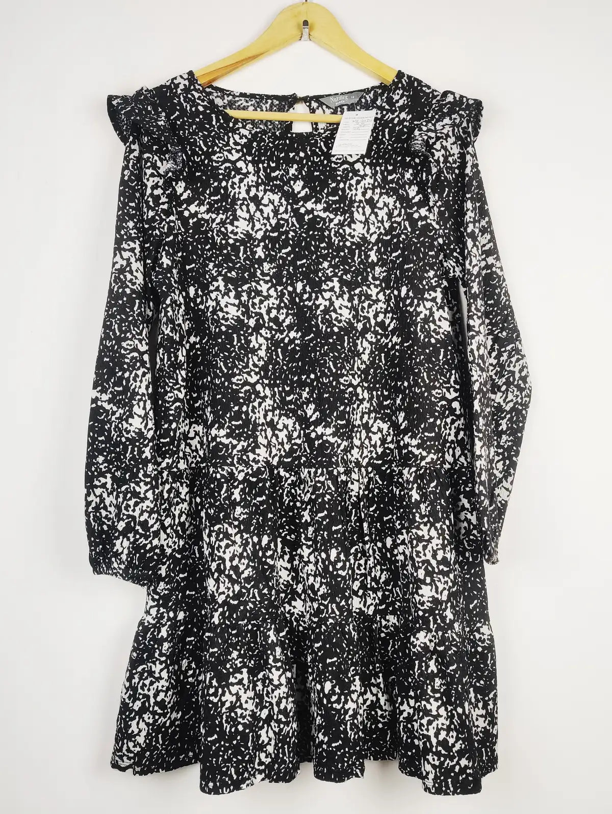 Buy online pre-used pre-loved 100% authentic & Original branded Nutmeg (MF-2074) available in Pakistan. Top international brands avilable.