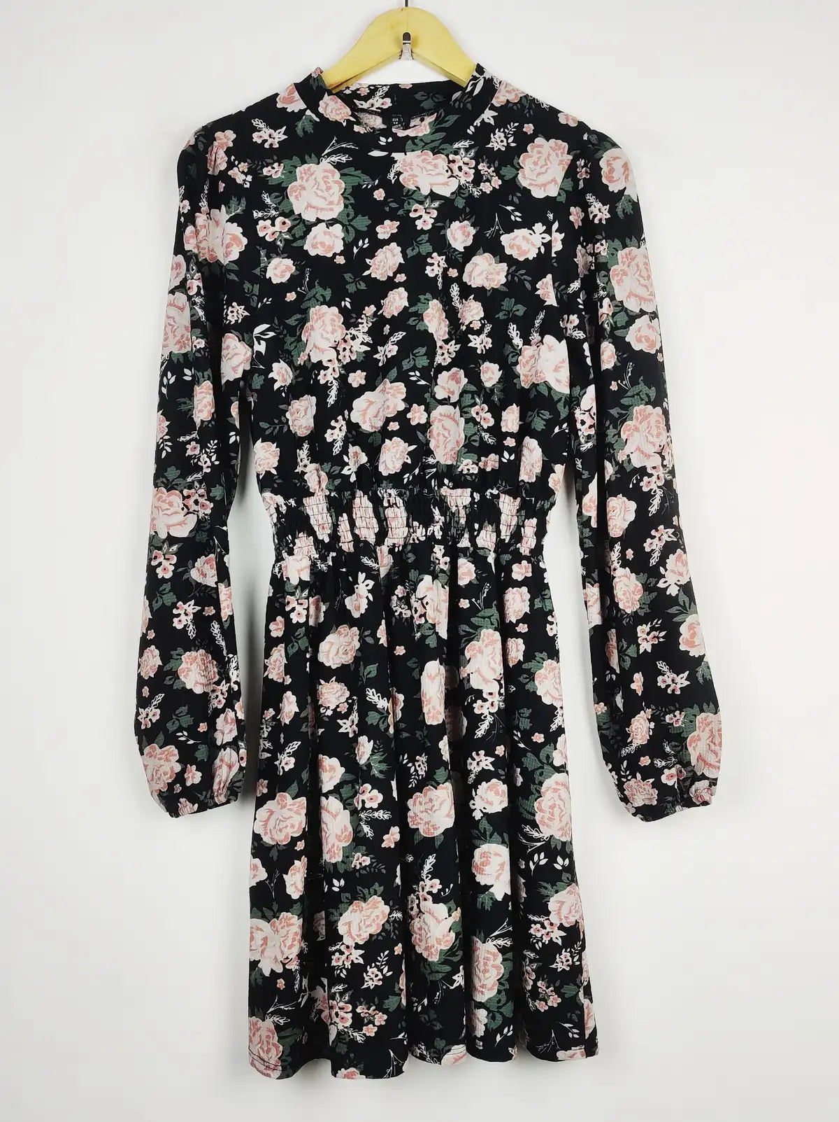 Buy online pre-used pre-loved 100% authentic & Original branded River Island (MF-2077) available in Pakistan. Top international brands avilable.