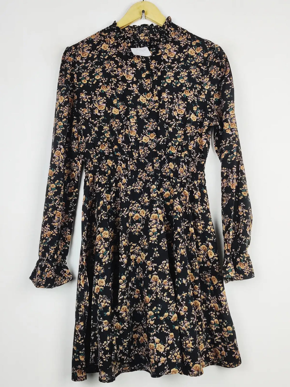 Buy online pre-used pre-loved 100% authentic & Original branded Unknown Brand (MF-2092) available in Pakistan. Top international brands avilable.