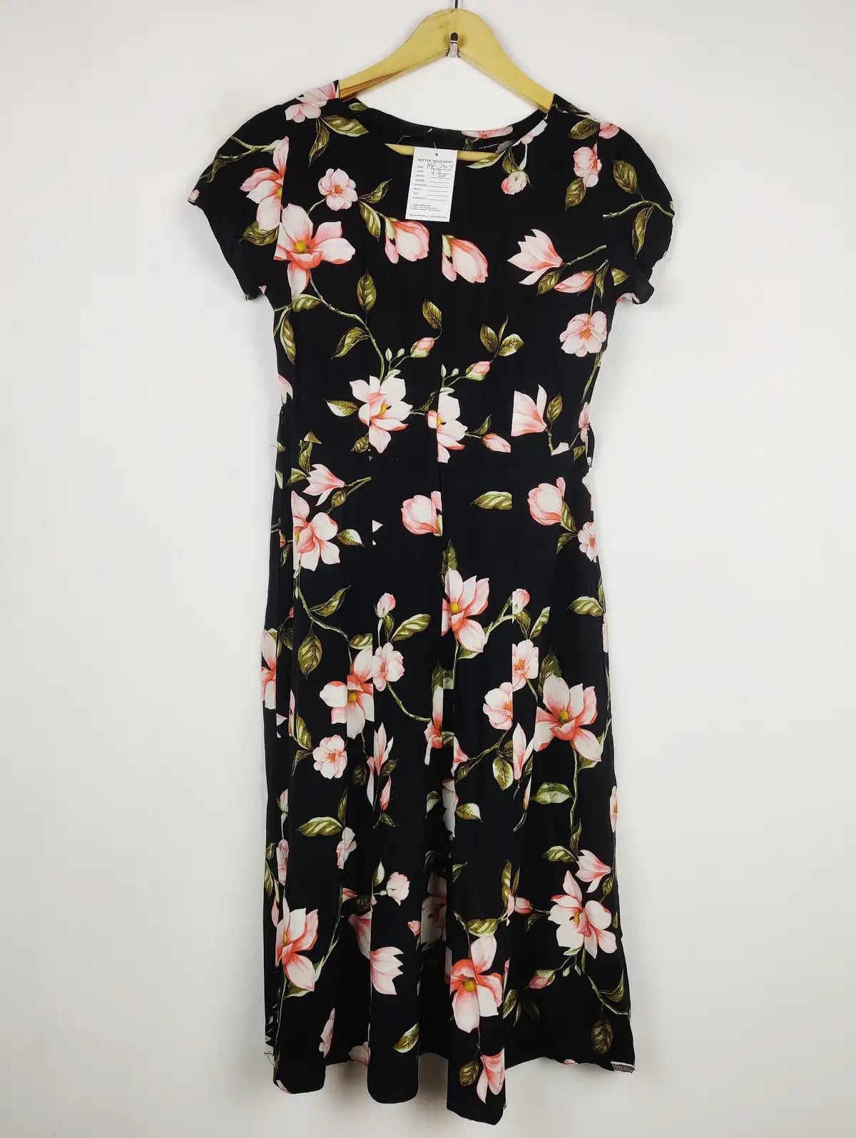 Buy online pre-used pre-loved 100% authentic & Original branded Dorothy Perkins (MF-2107) available in Pakistan. Top international brands avilable.
