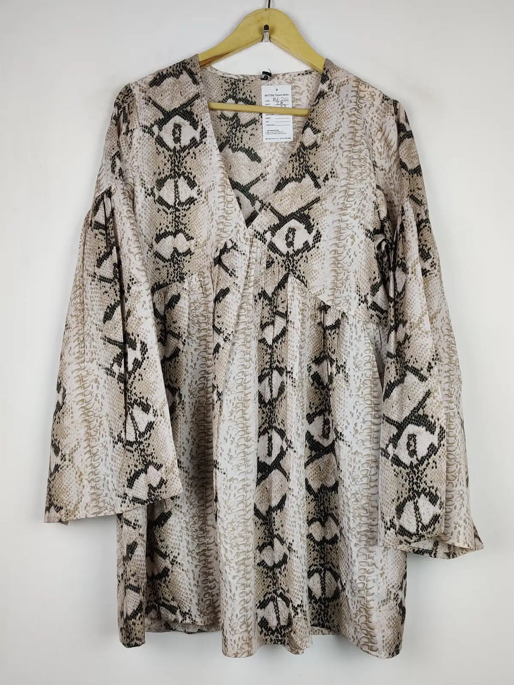 Buy online pre-used pre-loved 100% authentic & Original branded Unknown Brand (MF-2116) available in Pakistan. Top international brands avilable.