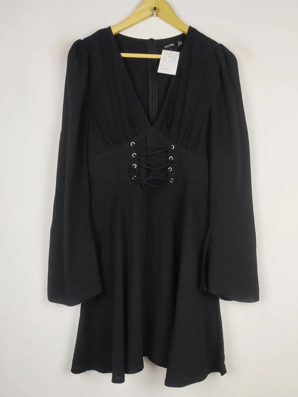 Buy online pre-used pre-loved 100% authentic & Original branded Boohoo (MF-2192) available in Pakistan. Top international brands avilable.