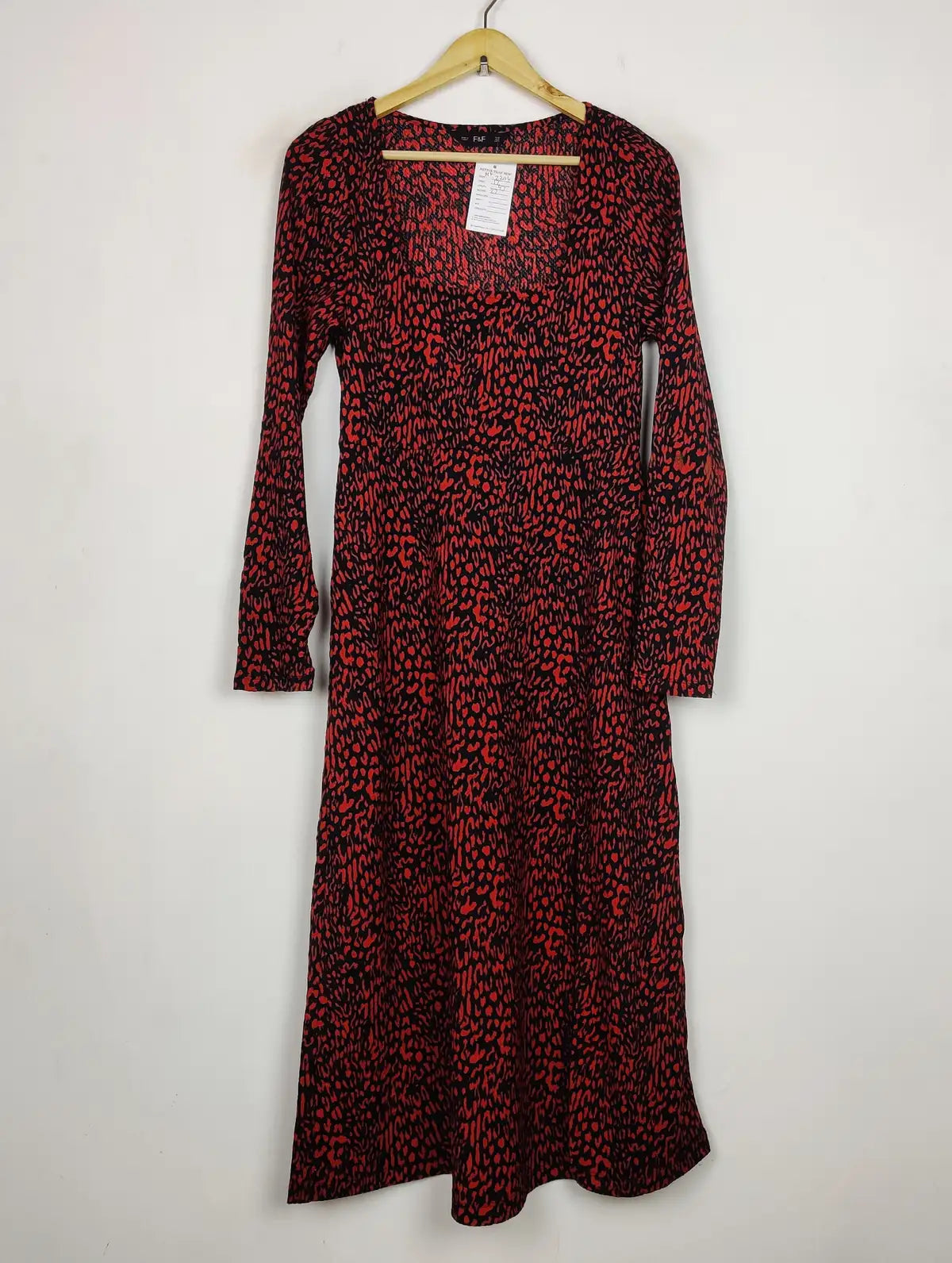 Buy online pre-used pre-loved 100% authentic & Original branded F&F (MF-2204) available in Pakistan. Top international brands avilable.