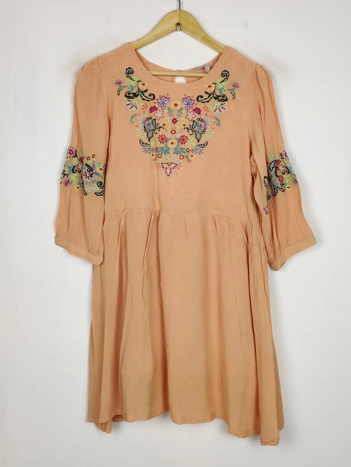 Buy online pre-used pre-loved 100% authentic & Original branded Red Herring (MF-2211) available in Pakistan. Top international brands avilable.
