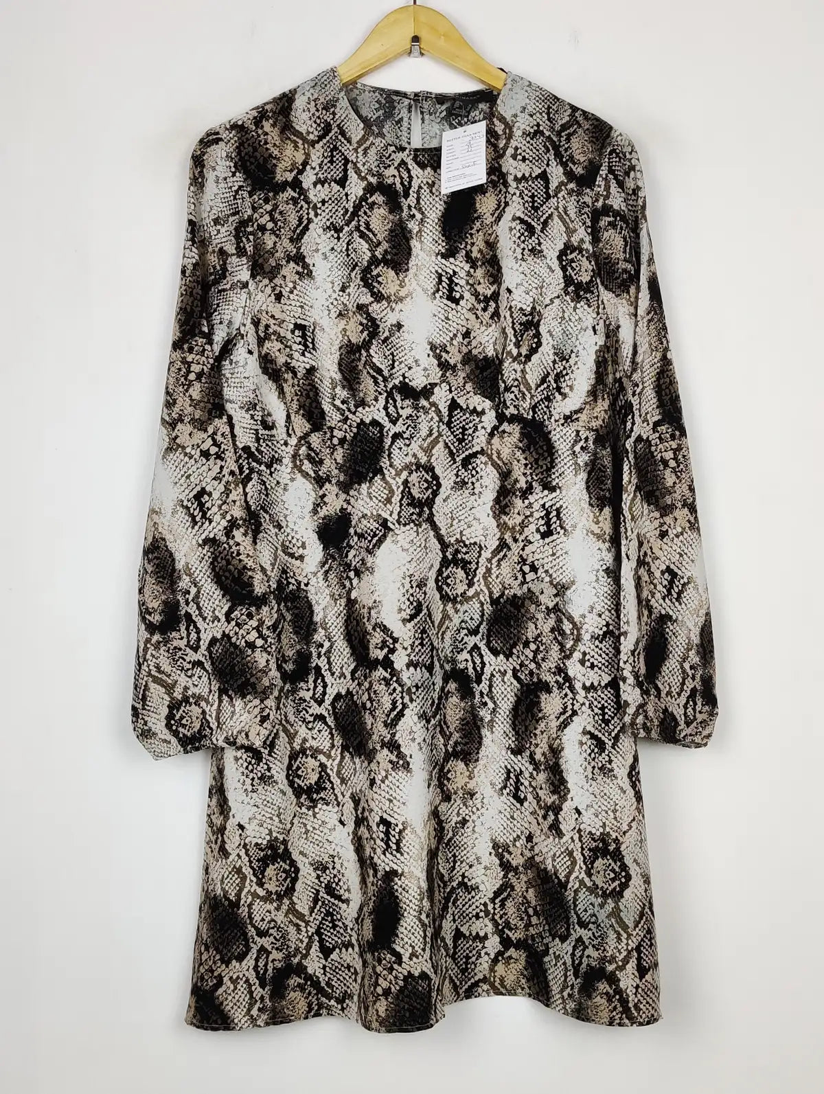 Buy online pre-used pre-loved 100% authentic & Original branded Primark (MF-2243) available in Pakistan. Top international brands avilable.