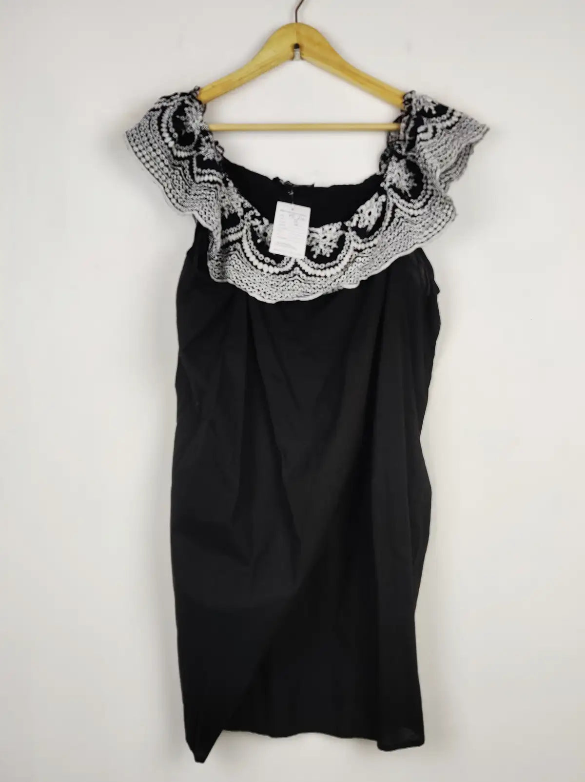 Buy online pre-used pre-loved 100% authentic & Original branded Dorothy Perkins (MF-2267) available in Pakistan. Top international brands avilable.